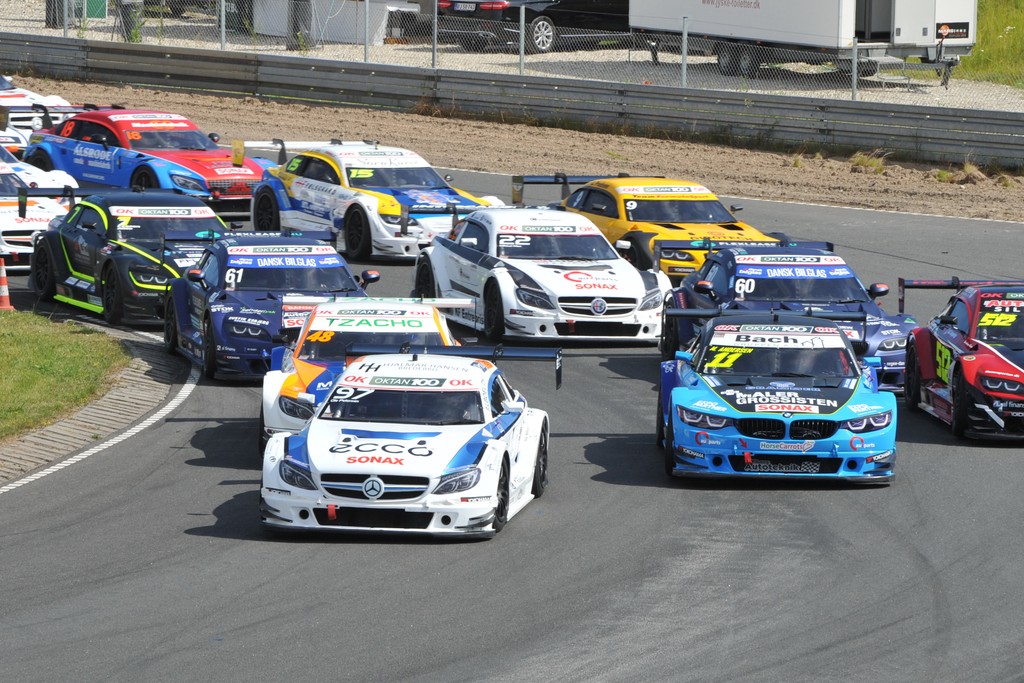 Ole Petersen (97) indleder forsvaret af sin titel i OK Oktan 100 Super GT på Ring Djursland.
(Foto: Morten Alstrup)